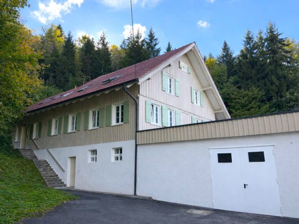 Mehrfamilienhaus mit Gewerbe